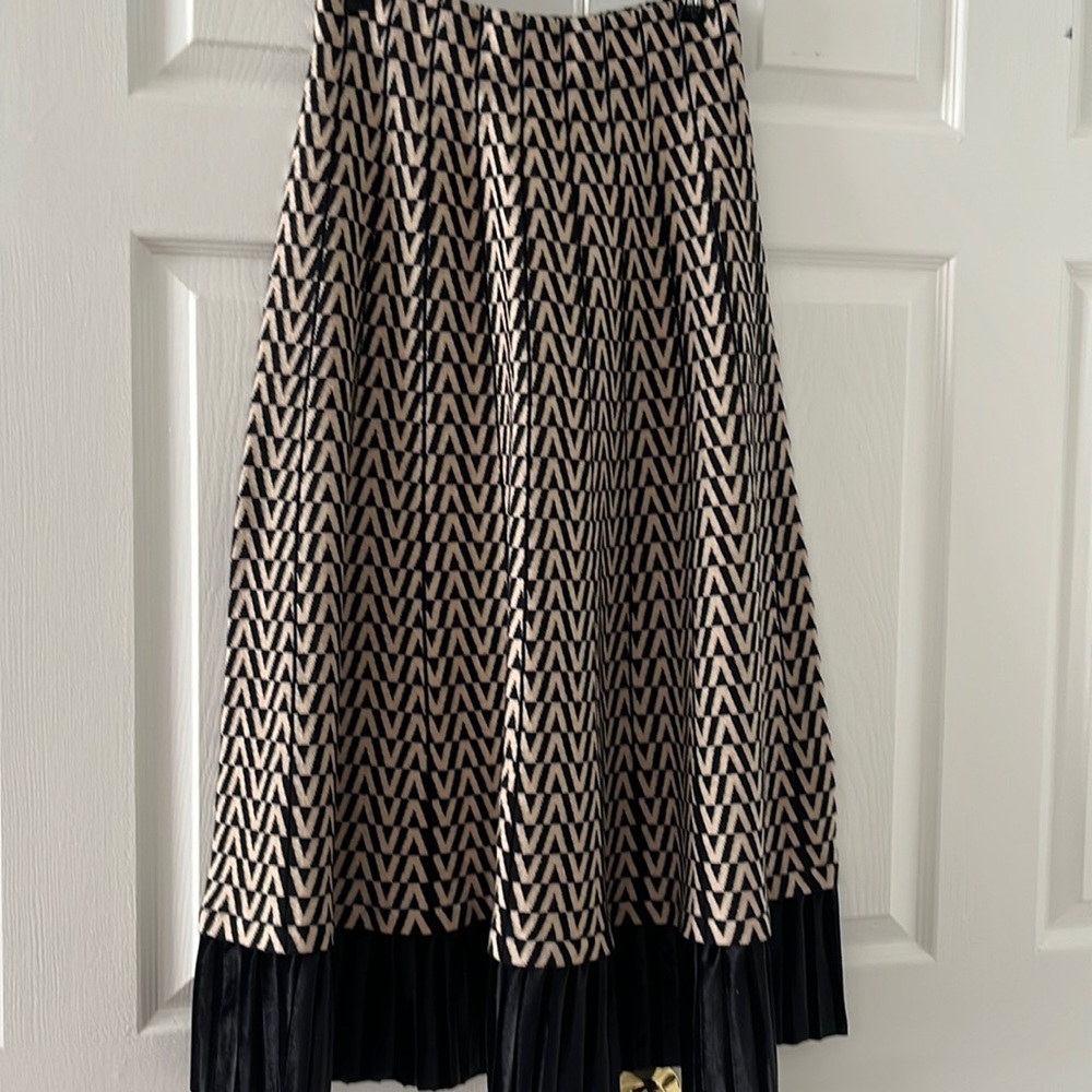 Stylish skirt with ruffles at the bottom